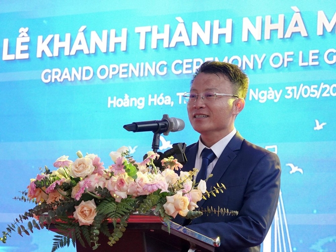 Ông Lê Ngọc Anh, Giám đốc Công ty TNHH Thực phẩm và Thương mại dịch vụ Lê Gia phát biểu tại lễ khánh thành nhà máy. Ảnh: QT.