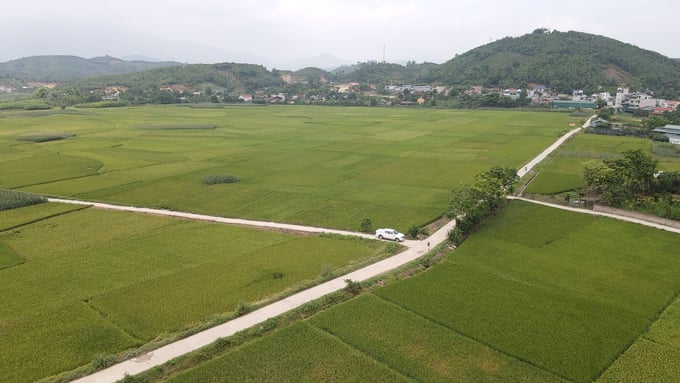 Hệ thống giao thông phát triển sẽ góp phần phấn đấu đưa huyện Văn Yên trở thành huyện NTM trong năm 2024. Ảnh: Thanh Tiến.