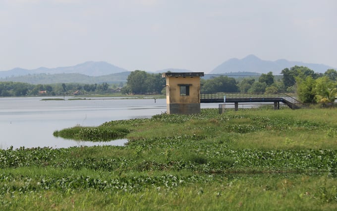 Trạm bơi của Công ty Cổ phần cấp nước Đắk Lắk tại hồ Ea Súp hạ. Ảnh: Quang Yên.
