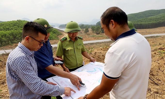 Kiểm tra thực địa trồng rừng gỗ lớn tại huyện Quảng Ninh, tỉnh Quảng Bình.