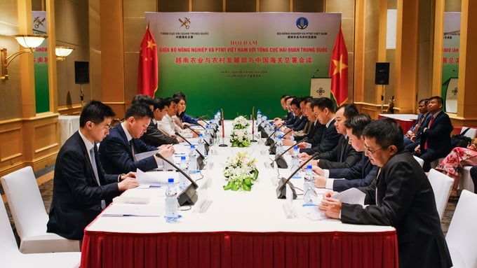 Hội đàm giữa Bộ NN-PTNT và Tổng cục Hải quan nước Cộng hòa nhân dân Trung Hoa ngày 6/6. Ảnh: Quỳnh Chi.
