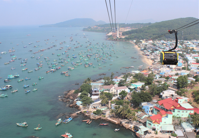 Với lợi thế là thành phố biển đảo, với nhiều bãi biển đẹp, Phú Quốc là trung tâm du lịch sinh thái, nghỉ dưỡng, thu hút hàng triệu du khách và đóng góp vào sự phát triển của tỉnh Kiên Giang. Ảnh: Trung Chánh.