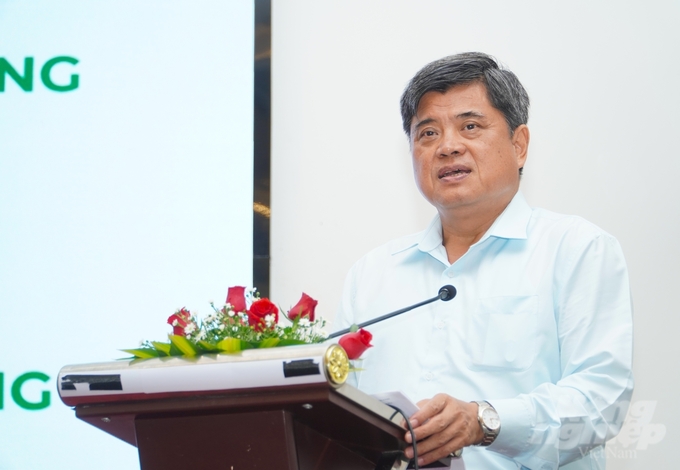 Thứ trưởng Bộ NN-PTNT Trần Thanh Nam khẳng định, trong phạm vi Đề án 1 triệu ha lúa chất lượng cao, vùng ĐBSCL hoàn toàn có thể thực hiện phát triển kinh tế tuần hoàn từ phụ phẩm rơm rạ và trấu. Ảnh: Kim Anh.
