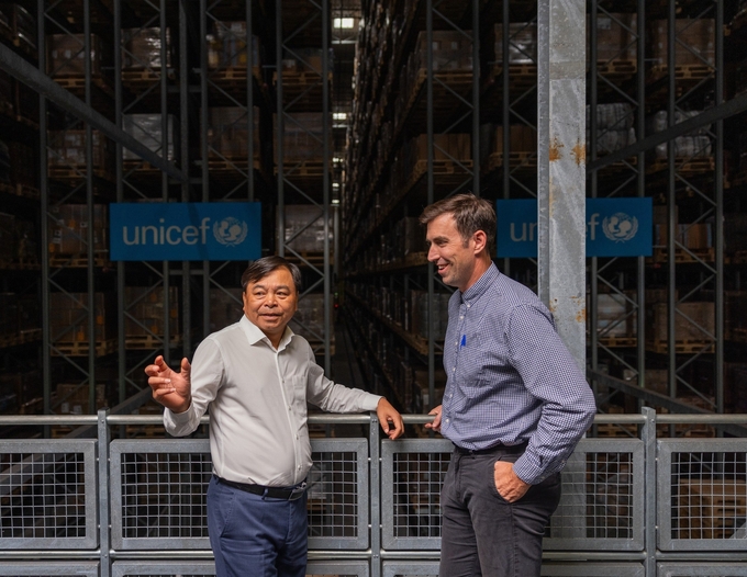 Thứ trưởng Nguyễn Hoàng Hiệp đã đề nghị UNICEF chia sẻ các kinh nghiệm, mô hình thành công về xây dựng kho hàng cứu trợ của UNICEF. Ảnh: ICD. 