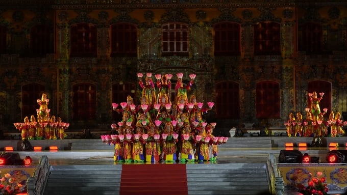 Nhã nhạc cung đình Huế được biểu diễn tại đêm khai mạc. Ảnh: Hoàng Lê.