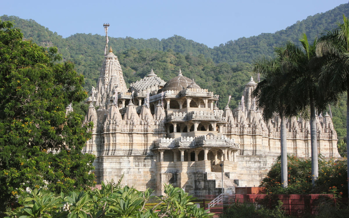 Đền Chaumukha Jain tại làng Ranakpur trên dãy núi Aravalli, gần thành phố Udaipur, bang Rajastha (Ấn Độ). 