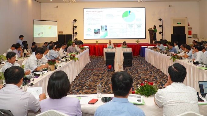 The event gathered the participation of policymakers, experts, international organizations, representatives of the Department of Agriculture and Rural Development of 13 provinces and cities in the Mekong Delta, businesses and cooperatives related to Vietnam's rice industry. . Photo: Kim Anh.