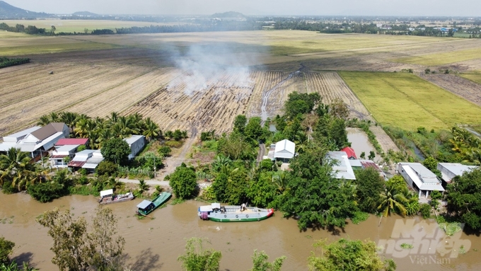 Field burning is a traditional practice of farmers destroying straw after each rice harvest. Photo: Kim Anh.