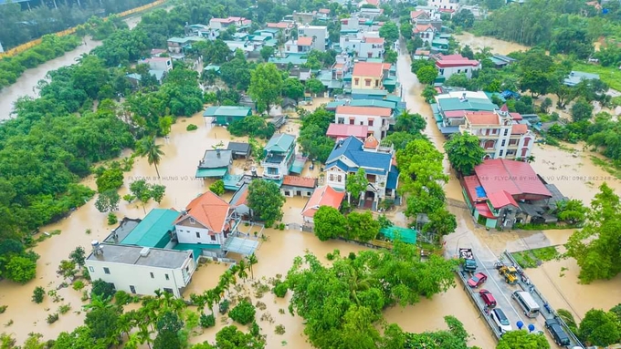 Nhiều khu vực của thành phố Uông Bí ngập sâu.