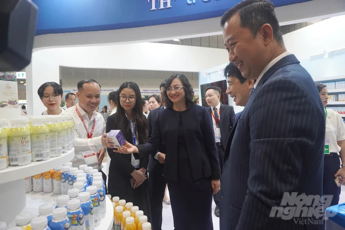 Guests visiting the booth of TH True Milk. Photo: Nguyen Thuy.