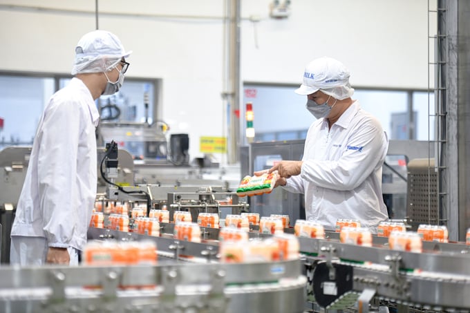 Vinamilk owns a modern system of factories, with large-scale production capacity.