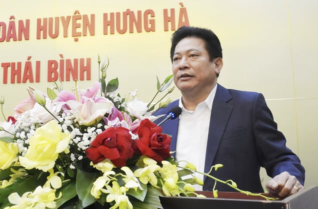 Ông Nguyễn Xuân Dương, Phó Giám đốc Sở Khoa học và Công nghệ Thái Bình (nguyên Chủ tịch UBND huyện Hưng Hà) bị bắt để điều tra tội 'Lợi dụng chức vụ quyền hạn trong khi thi hành công vụ'.
