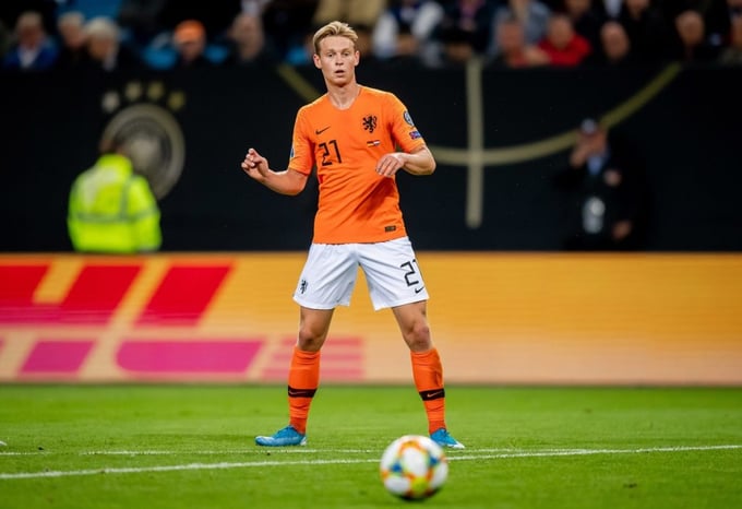 Tiền vệ De Jong là trụ cột trong lối chơi của HLV Koeman của ĐT Hà Lan.