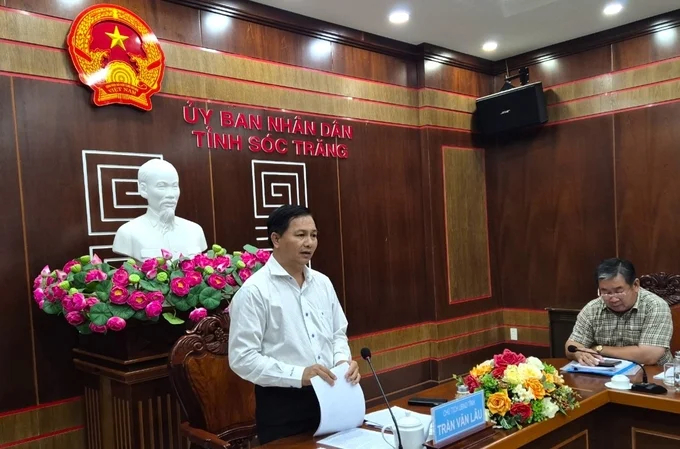 Mr. Tran Van Lau, Chairman of the People's Committee of Soc Trang Province, expressed difficulties due to legal obstacles that have prevented the issuance of permits for sea sand mining. Photo: VD.