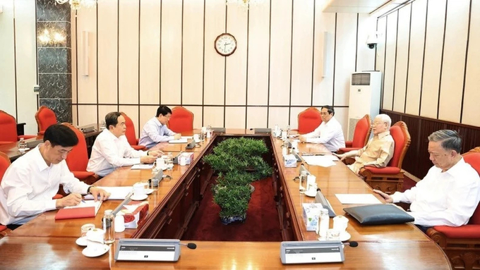Tổng Bí thư Nguyễn Phú Trọng chủ trì cuộc họp lãnh đạo chủ chốt. Ảnh: Trí Dũng/TTXVN.