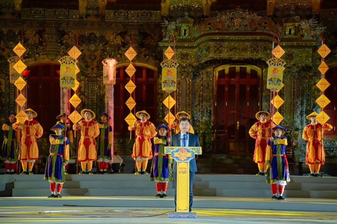 Ông Nguyễn Thanh Bình, Phó Chủ tịch UBND tỉnh Thừa Thiên - Huế gửi lời cảm ơn đến dự khách gần xa đã tham dự tuần lễ Festival Huế 2024. Ảnh: Đình Hoàng.