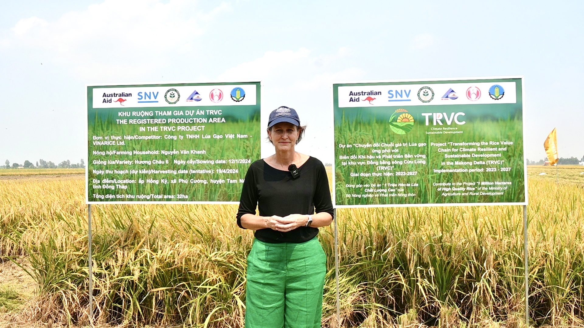 Bà Kristin Tilley, Đại sứ Australia về biến đổi khí hậu - Bộ Ngoại giao và Thương mại Australia đánh giá tích cực về kết quả Dự án TRVC mang lại cho cộng đồng.