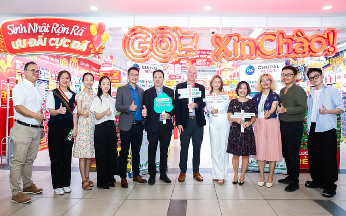 From June 13 to June 26, shoppers at GO!, Big C, and Top Market supermarkets who donate a green tree will receive a discount voucher worth 50,000 VND for each purchase receipt.