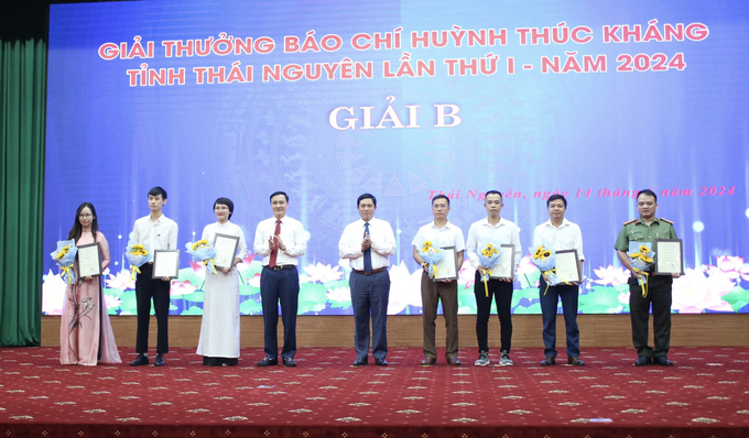 Lễ trao giải Giải báo chí Huỳnh Thúc Kháng, chiều 14/6.