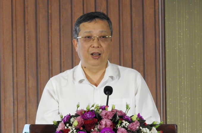 Thứ trưởng Hoàng Trung phát biểu tại Hội nghị 'Hiện trạng và định hướng quản lý sức khỏe đất hướng tới sản xuất trồng trọt bền vững'. Ảnh: Thanh Sơn.