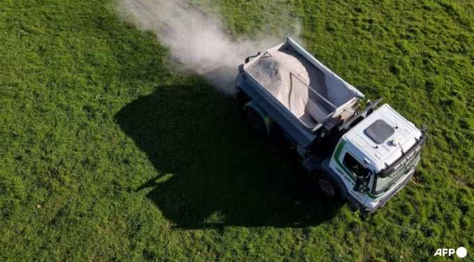 The vast majority of nitrous oxide emissions are generated by agriculture, with most of the blame placed on nitrogen-based fertilisers and animal waste. Photo: AFP
