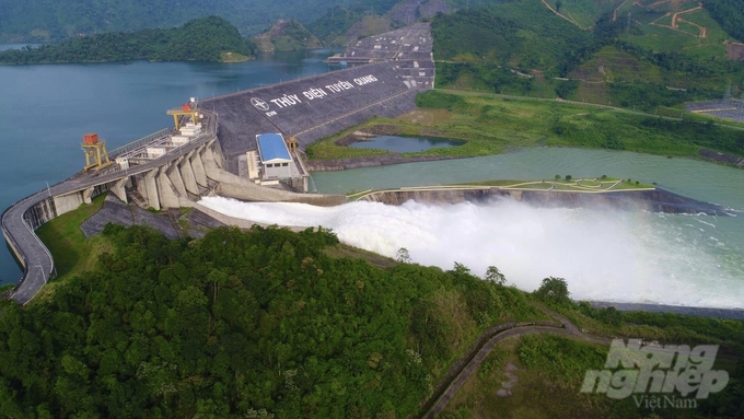 Thủy điện Tuyên Quang sẽ tiếp tục mở thêm 1 cửa xả đáy. Ảnh: NT.