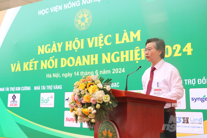 Phó Giám đốc Học viện Nông nghiệp Việt Nam Nguyễn Công Tiệp phát biểu khai mạc. Ảnh: Hưng Giang.