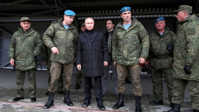 Tổng thống Vladimir Putin thăm khu huấn luyện quân sự ở vùng Ryazan, Nga. Ảnh: Moscow Times.