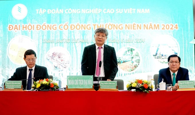 Đoàn Chủ tịch Đại hội đồng cổ đông thường niên năm 2024 của Tập đoàn Công nghiệp Cao su Việt Nam.