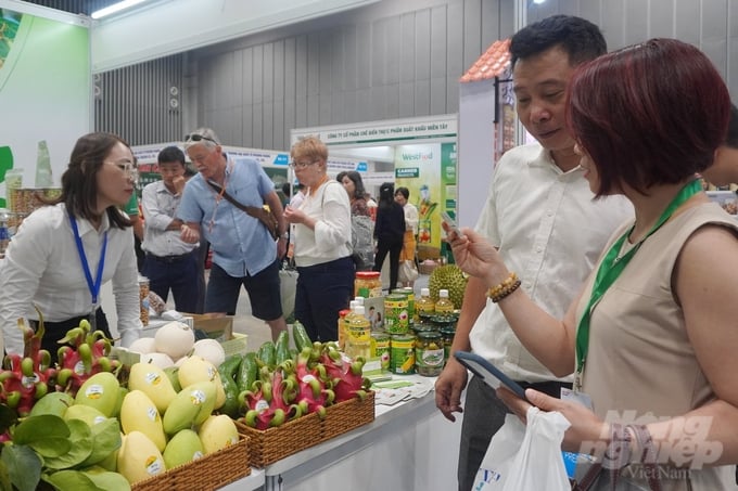 Vietnamese businesses are actively participating in trade promotion programs both domestically and internationally in order to connect with new customers. Photo: Nguyen Thuy.