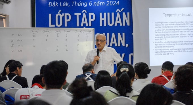 Dr Manuel Díaz, a coffee expert, shared insights on cultivating speciality coffee. Photo: Quang Yen.