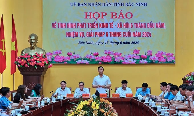 Ông Vương Quốc Tuấn, Phó Chủ tịch thường trực UBND tỉnh Bắc Ninh phát biểu chào mừng. 
