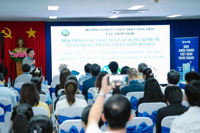 Ông Tống Xuân Chinh chia sẻ tại Hội thảo 'Các giải pháp áp dụng kinh tế tuần hoàn trong ngành sữa Việt Nam'