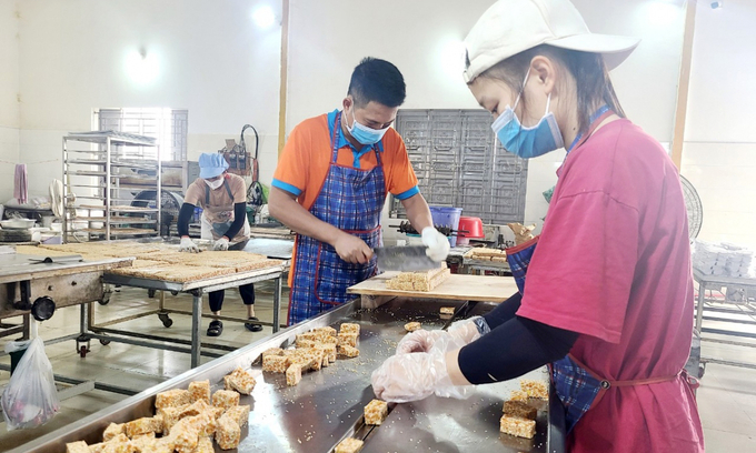 Nguyen Village has been making Cay cakes for over 200 years.