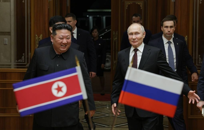 Nhà lãnh đạo Kim Jong-un và Tổng thống Putin họp thượng đỉnh tại Cung điện Mặt trời Kumsusan ở trung tâm thủ đô Bình Nhưỡng ngày 19/6. Ảnh: TASS.