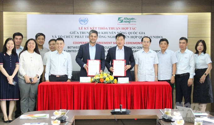 The National Agricultural Extension Center and UNIDO signed a memorandum of cooperation. Photo: Trung Quan.