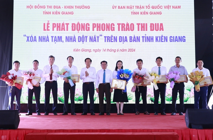 Phong trào thi đua 'Xóa nhà tạm, nhà dột nát' từ nay đến năm 2025 trên địa bàn tỉnh Kiên Giang nhận được sự ủng hộ, hỗ trợ của nhiều doanh nghiệp. Ảnh: Minh Khương.