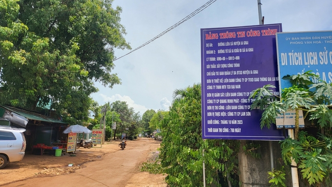 Có 10 hộ dân làng Yang Blo tham hiến đất làm đường liên xã nhánh 2 từ xã Ia Krái đi xã Ia Khai. Ảnh: Tuấn Anh.