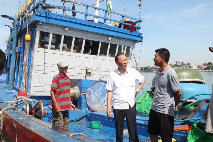Deputy Minister of Agriculture and Rural Development Phung Duc Tien (center) is confident that Quang Nam province will lead the country in IUU fishing prevention efforts. Photo: L.K.