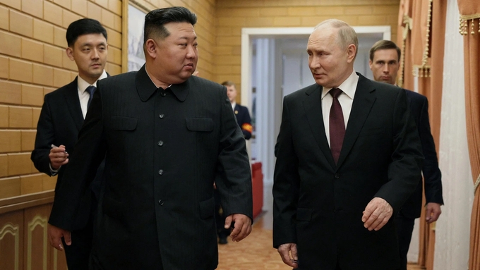 Nhà lãnh đạo Triều Tiên Kim Jong-un và Tổng thống Nga Vladimir Putin tại thủ đô Bình Nhưỡng sáng ngày 19/6. Ảnh: AFP.