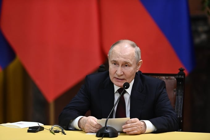 President Vladimir Putin during a press conference following his discussions with President To Lam on the afternoon of June 20. Photo: Manh Quan.