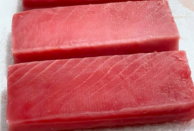Loin (thịt thăn dọc sống lưng) cá ngừ đông lạnh. Ảnh: Sơn Trang.