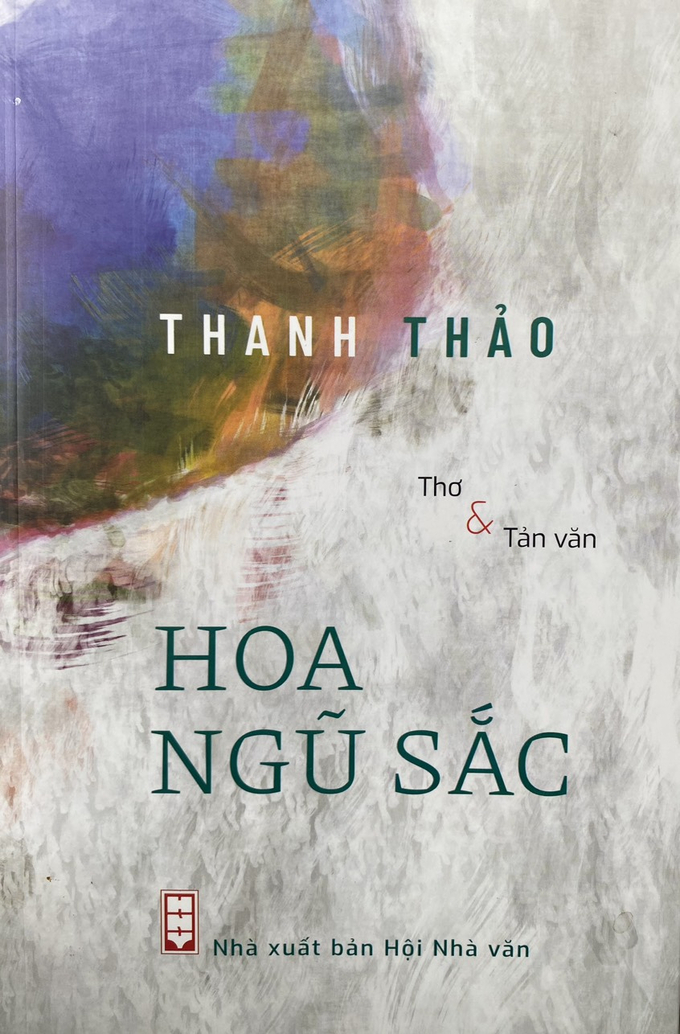 Cuốn sách 'Hoa ngũ sắc' của nhà thơ Thanh Thảo.