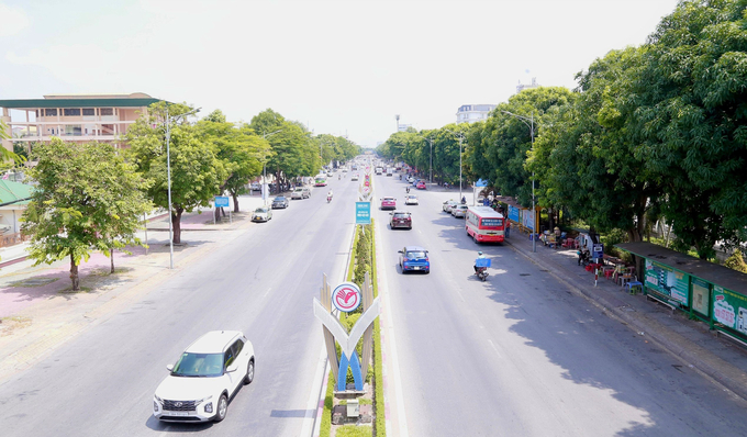 Nghệ An đang trải qua đợt nắng nóng kỷ lục, trong đó thành phố Vinh là tâm điểm với nền nhiệt cao hầm hập. Ảnh: Ngọc Linh.