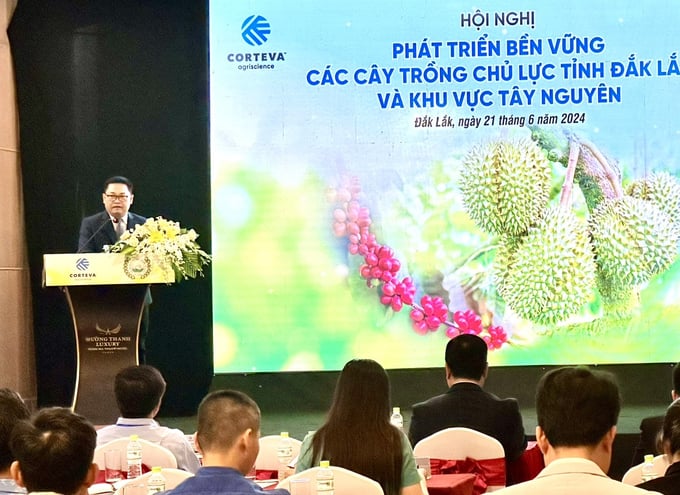 Dang Van Bao, General Director of Corteva Vietnam, presenting at the conference. Photo: Duc Trung.