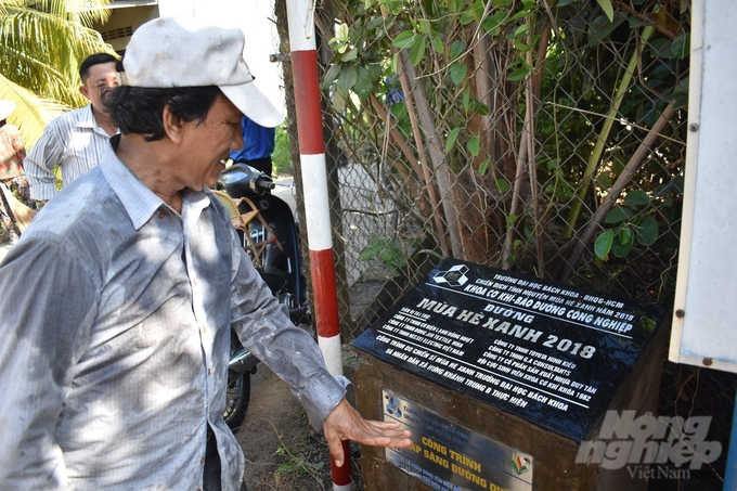 Những công trình, những con đường nông thôn được tạo ra từ kết của chương trình 'Ngày chủ nhật nông thôn mới'. Ảnh: Minh Đãm.