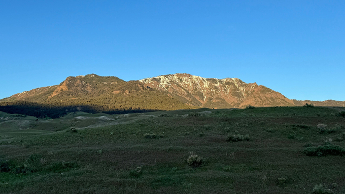 Bình minh trên Vườn Quốc gia Yellowstone.