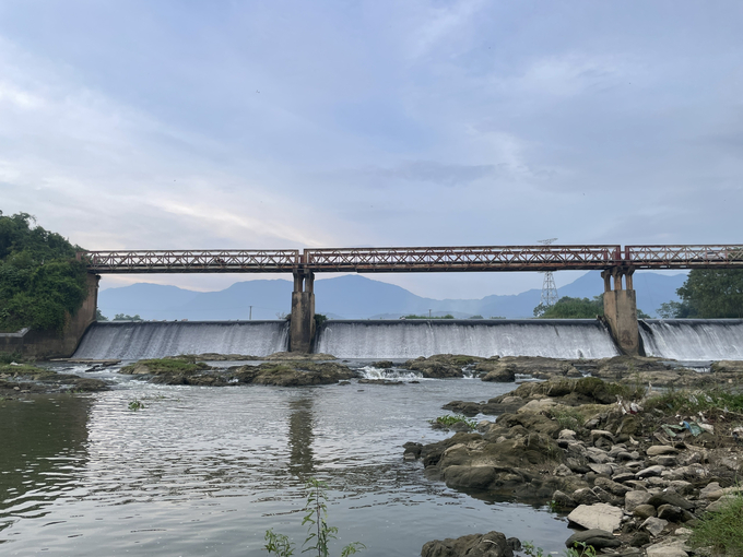 Đập tràn Móng Cầu có vị trí trọng yếu, điều tiết nước cho hệ thống thủy lợi của nhiều địa phương trên địa bàn tỉnh. Ảnh: Minh Toàn.