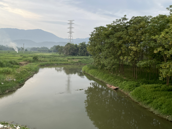 Xung quanh đập tràn, bà con đã tận dụng nguồn nước sẵn có để trồng trọt. Ảnh: Minh Toàn.