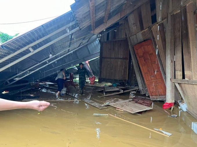 37 ngôi nhà của người dân bị hư hỏng, thiệt hại do sạt lở đất và ngập úng.